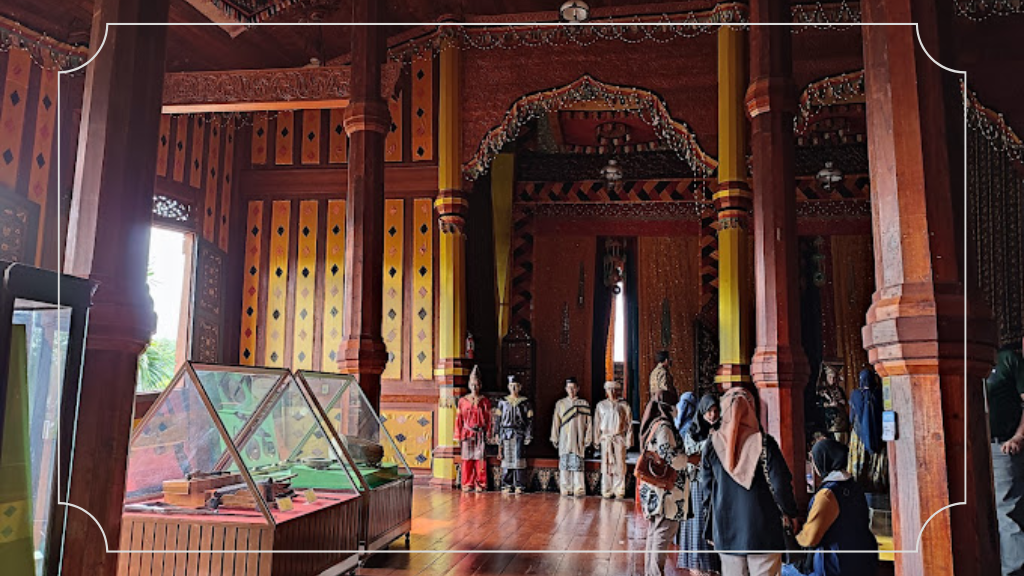 Istano Rajo Basa Pagaruyung - Sejarah, Harga Tiket Masuk & Daya Tarik 7 Daya Tarik
