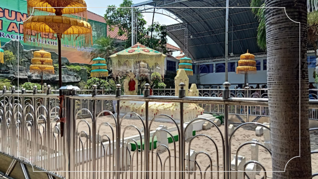 Masjid Agung Sunan Ampel - Sejarah, Fasilitas & Daya Tarik 6 Daya Tarik