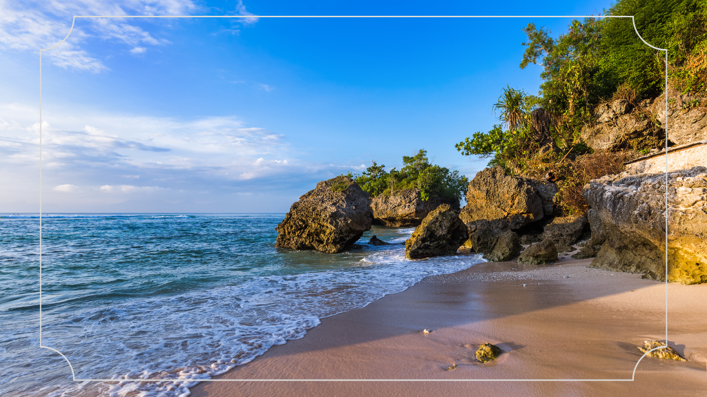Daya Tarik Pantai Padang Padang
