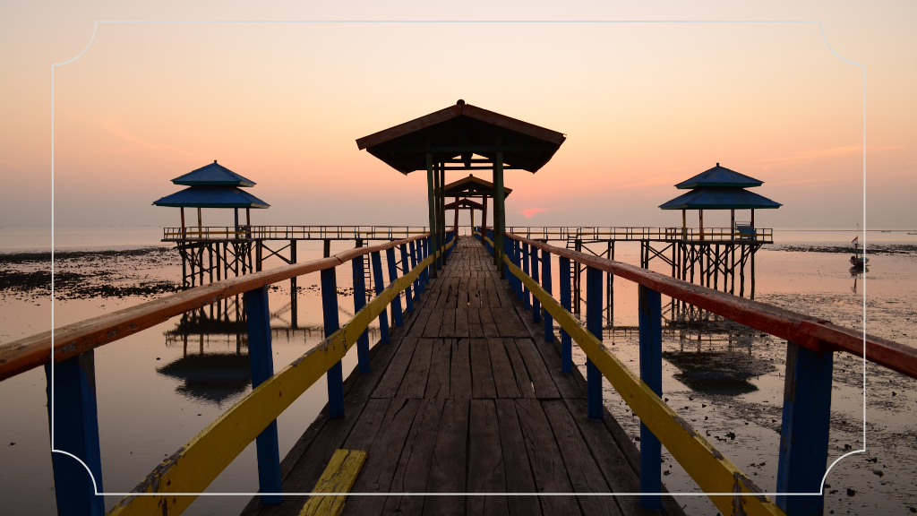 Dua Sisi Pantai Kenjeran Surabaya