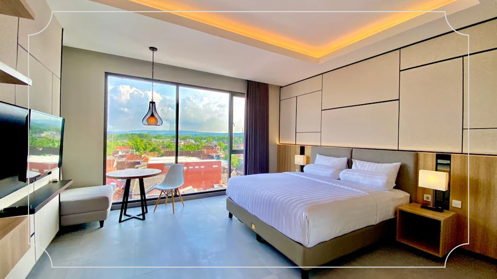 FRONT ONE KING HOTEL