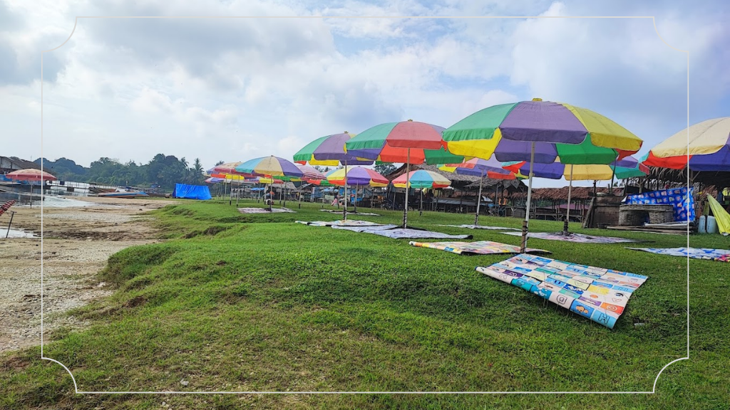 Pesona Pantai Cinta Teluk Jering Tambang: Destinasi Impian Para Keluarga 9 Fasilitas di Pantai Cinta Teluk Jering Tambang