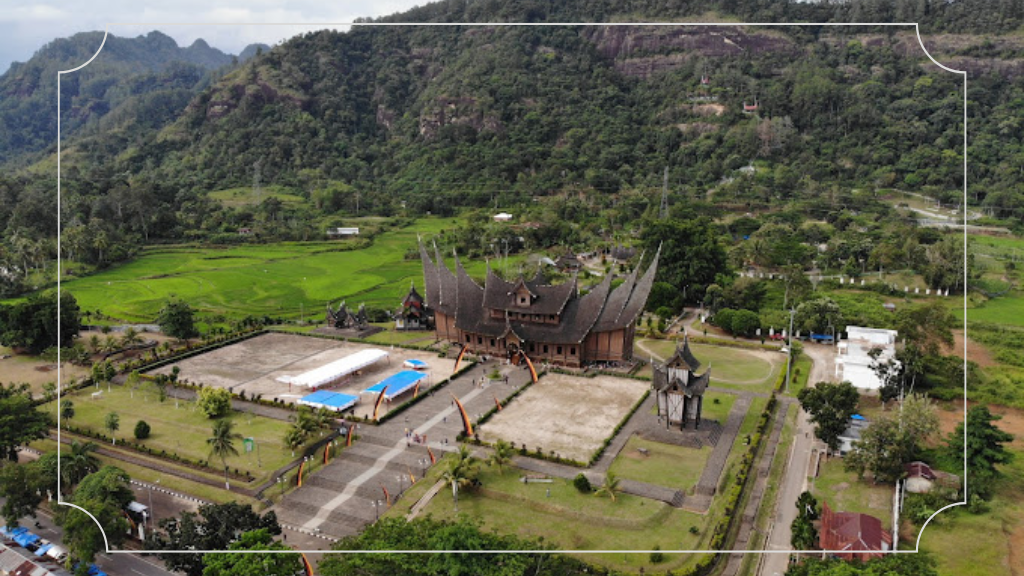 Istano Rajo Basa Pagaruyung - Sejarah, Harga Tiket Masuk & Daya Tarik 6 Fasilitas