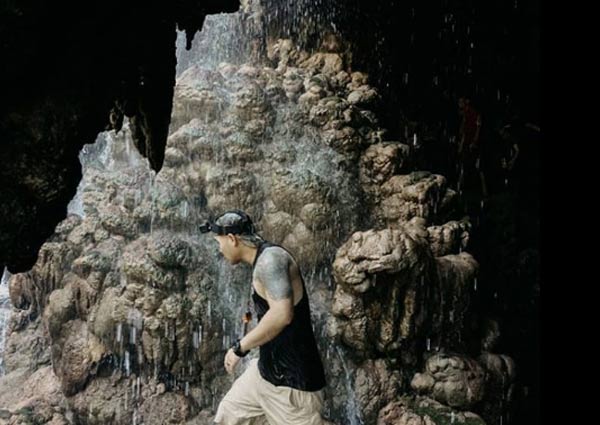 Goa Tetes Air Terjum Tumpak Sewu