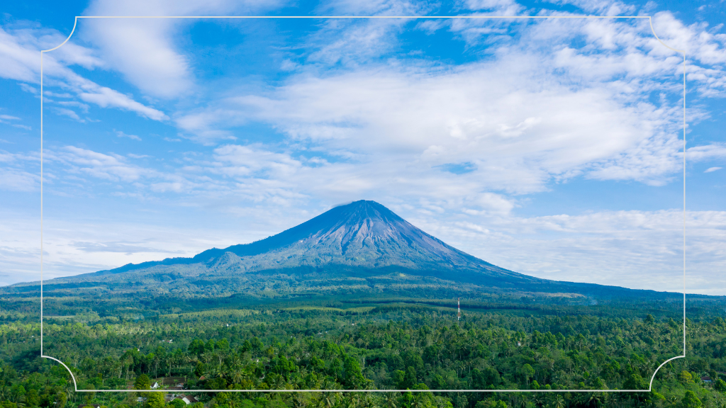 20 Destinasi Wisata Jawa Timur yang Populer dan Tempat Tersembunyi 8 Gunung Semeru Lumajang
