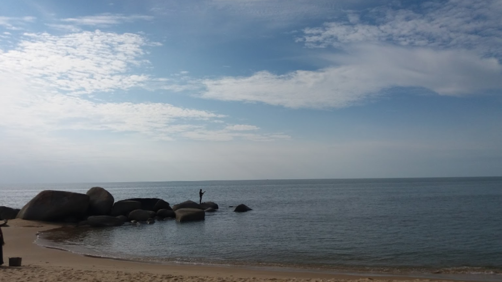 Pantai Pasir Panjang Singkawang Kalimantan Barat - HTM, Fasilitas & 5 Aktivitas Menarik 2 Harga Tiket Masuk Pantai Pasir Panjang Singkawang