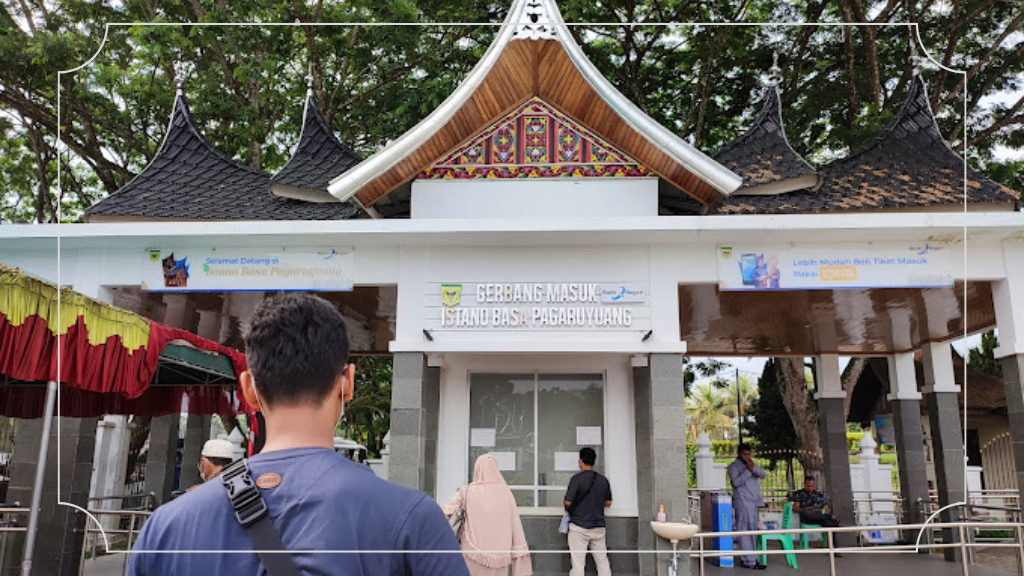 Istano Rajo Basa Pagaruyung - Sejarah, Harga Tiket Masuk & Daya Tarik 3 Harga Tiket Masuk Istano Rajo Basa Pagaruyung