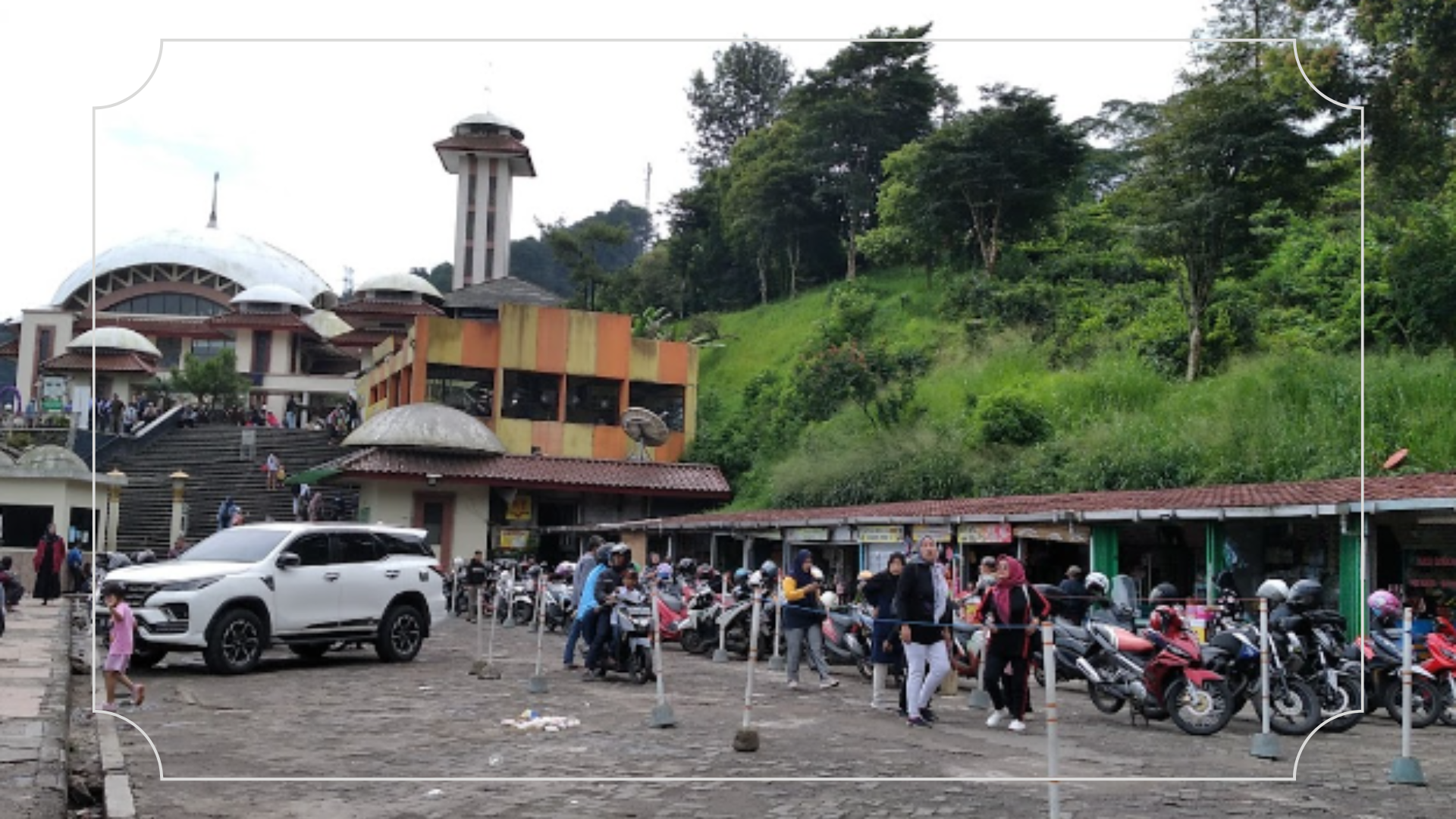 Harga Tiket Masuk Masjid Atta’awun Puncak