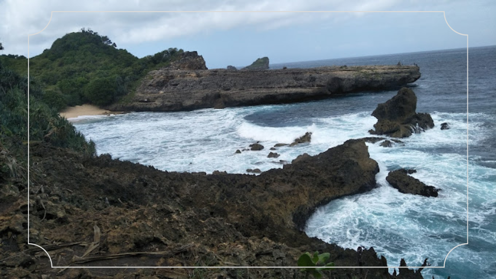 Pantai Batu Bengkung Malang - Tiket Masuk, Jam Operasional & Aktivitas Menarik 2 Harga Tiket Masuk Pantai Batu Bengkung Malang