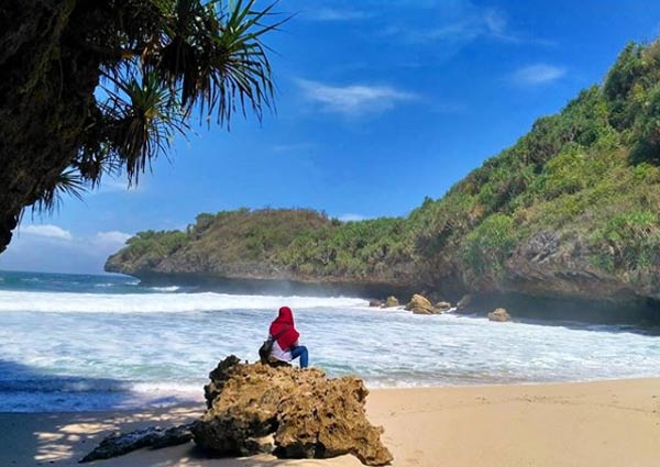 Wisata Pantai Dadapan