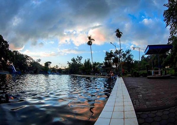 Harga Tiket Masuk Pemandian Alam Selokambang