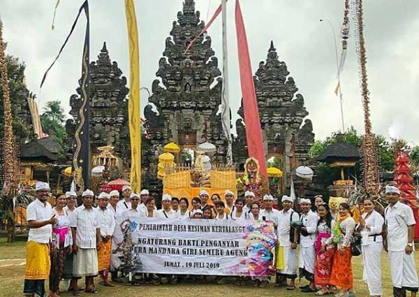 Melihat Keindahan Pura Mandara Giri Semeru Agung 2 Harga Tiket Masuk Pura Mandara Giri Semeru Agung