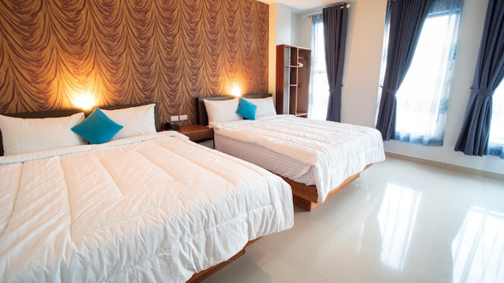 Pantai Pasir Panjang Singkawang Kalimantan Barat - HTM, Fasilitas & 5 Aktivitas Menarik 9 Hotel Grand Mandarin