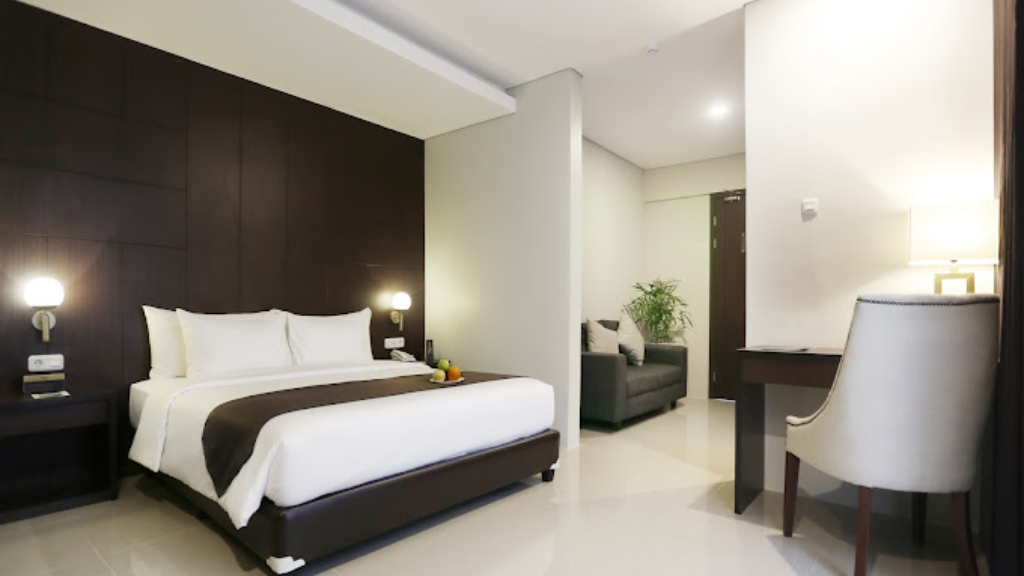 Pantai Pasir Panjang Singkawang Kalimantan Barat - HTM, Fasilitas & 5 Aktivitas Menarik 7 Hotel Horison Ultima Singkawang