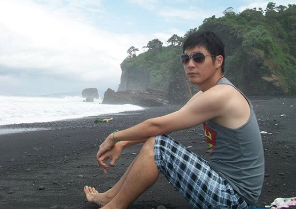 Hunting Foto Asyik di Pantai Tlepuk