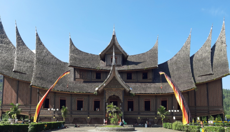 Istano Rajo Basa Pagaruyung