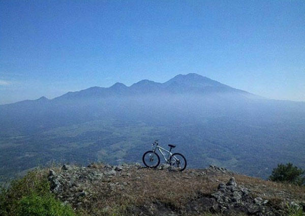 Jam buka gunung Brojo