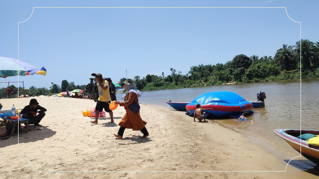 Pesona Pantai Cinta Teluk Jering Tambang: Destinasi Impian Para Keluarga 4 Jam Operasional di Pantai Cinta Teluk Jering Tambang
