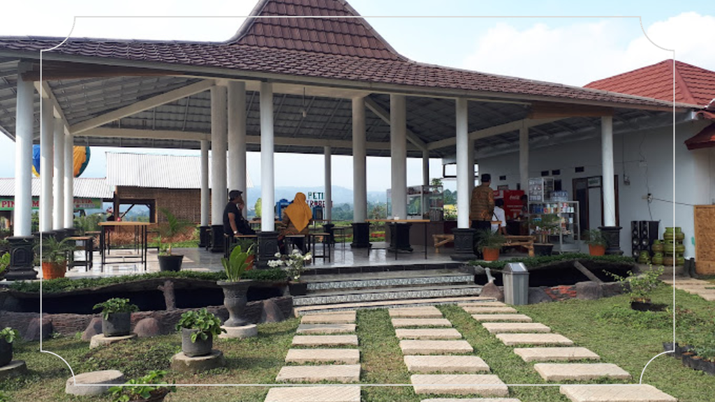 Cafe Sawah Pujon Kidul, Tempat Nongkrong Unik di Pedesaan 3 Jam Operasional