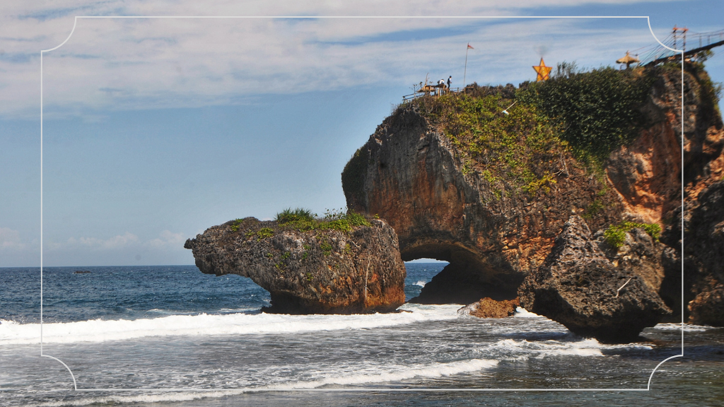 Jam Operasional dan Harga Tiket Masuk Pantai Jogan