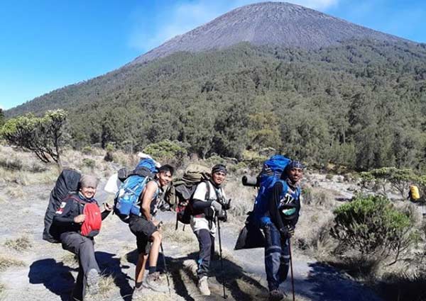Menikmati Spot Wisata Gunung Semeru dan Puncak Mahameru 7 Kalimati Spot Wisata di Gunung Semeru