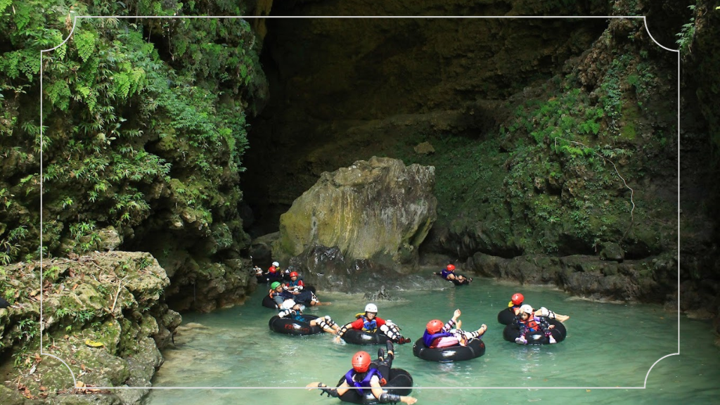 Jelajahi Tempat Outbound di Jogja: Aktivitas Team Building yang Tak Terlupakan! 10 Kalisuci Cave Tubing