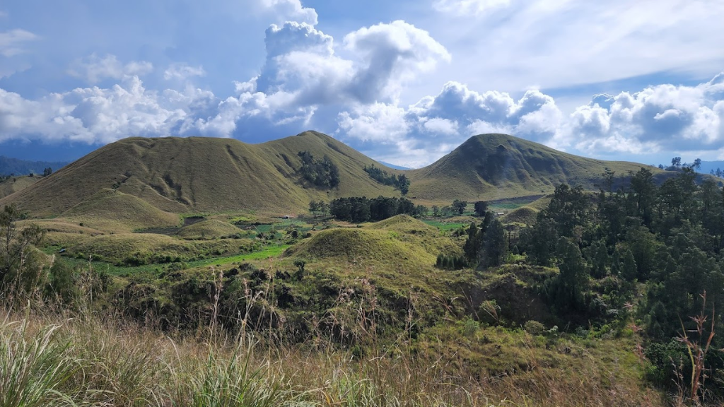 22 Tempat Wisata di Jawa Timur yang Tidak Boleh Dilewatkan! 5 Tempat Wisata di Jawa Timur Kawah Wurung Bondowoso