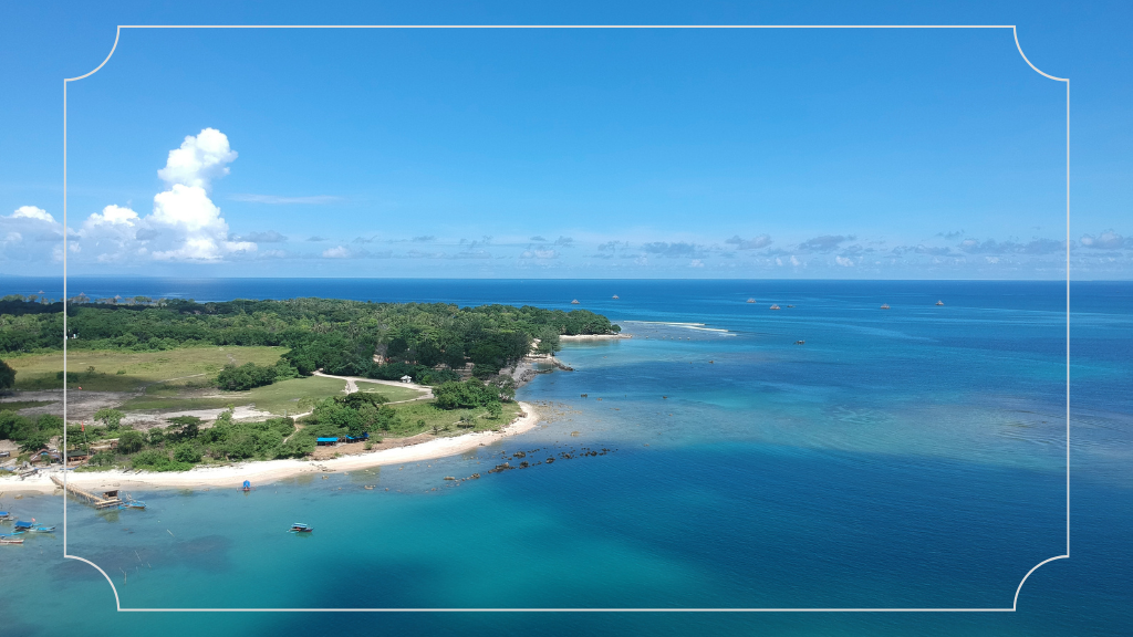 Keelokan Pantai Tanjung Lesung di Banten