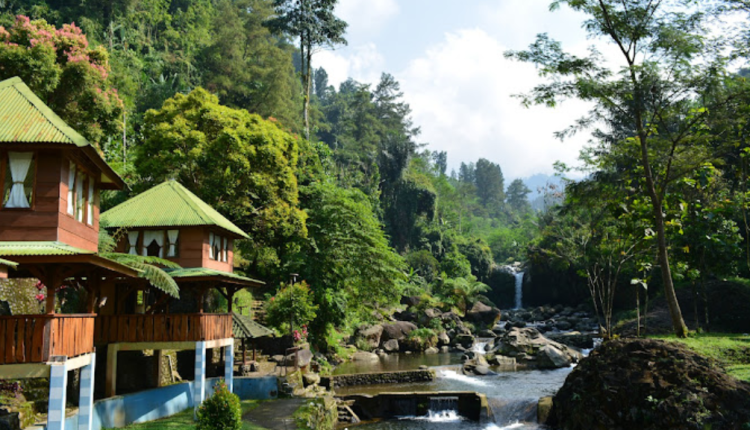 Keindahan Air Terjun Curug Bayan