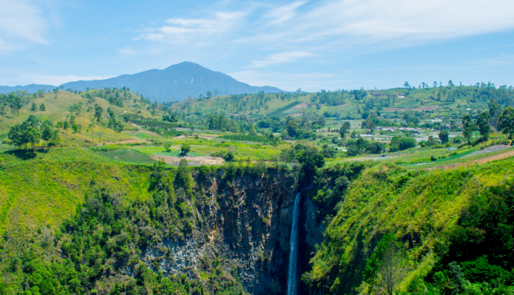 Keindahan Air Terjun Sipiso Piso