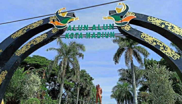 Keindahan Alun-Alun Kota Madiun yang Menakjubkan