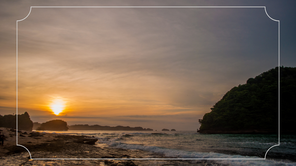 Keindahan Pantai Goa Cina