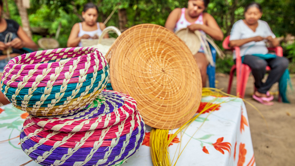 Kerajinan Anyaman Bambu