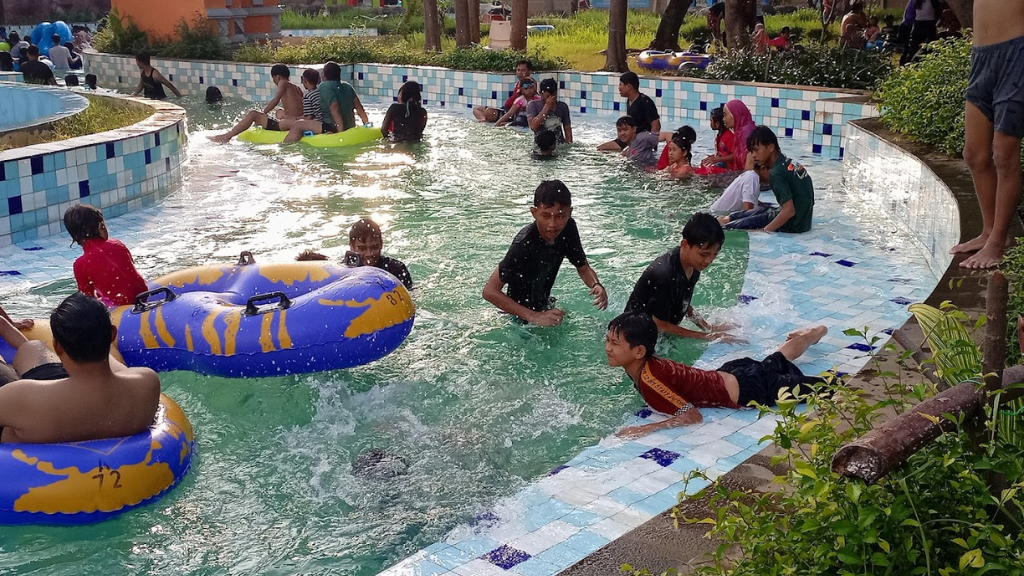 Kolam Arus, Lazy River