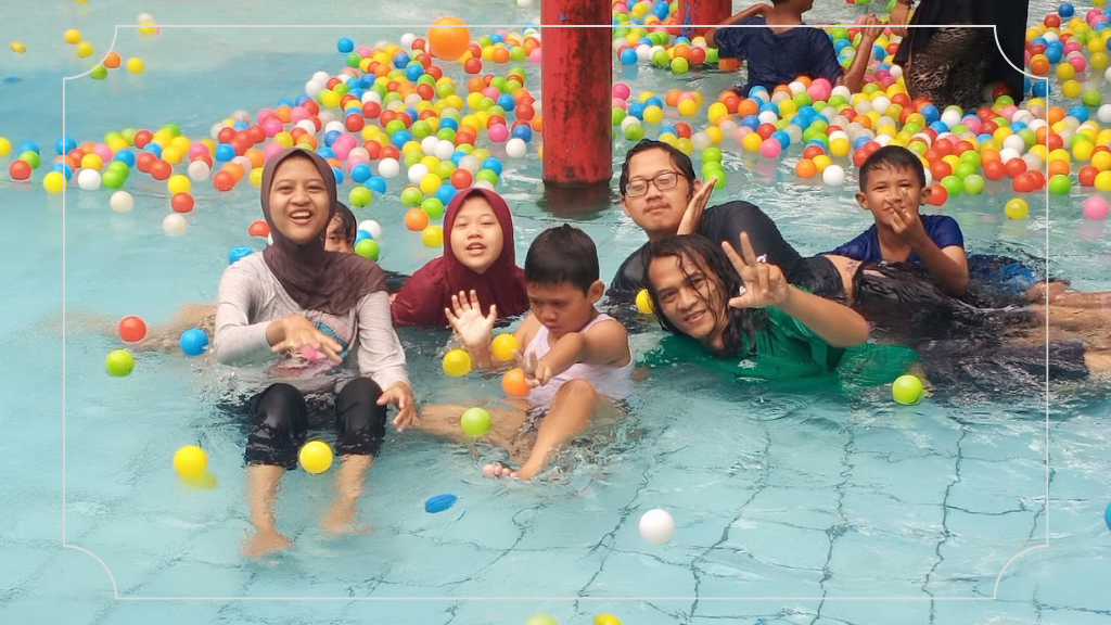 Kolam Bola di Cas Water Park Cikole