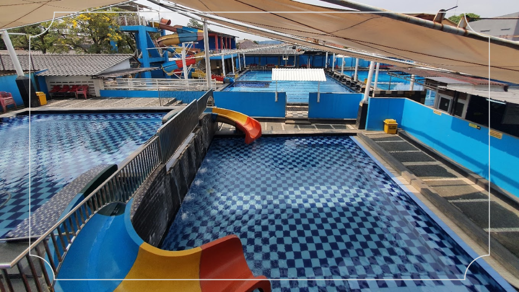 10 Kolam Renang di Depok yang Harus Kamu Kunjungi 2 Kolam Renang Paragon Semi Indoor