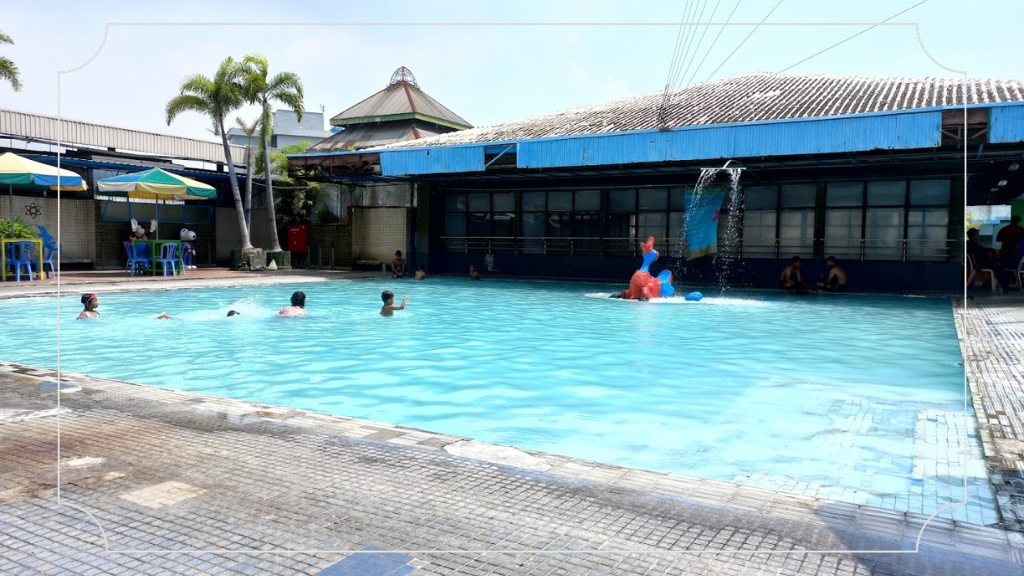 Kolam Renang Pasar Atom