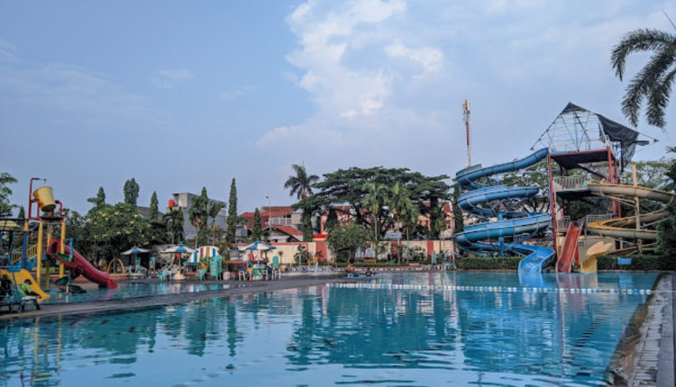 Kolam Renang Puri Beta