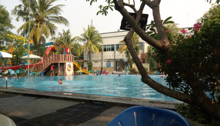 Kolam Renang Villa Meruya