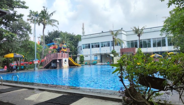 Kolam Renang Villa Meruya Jakarta Barat