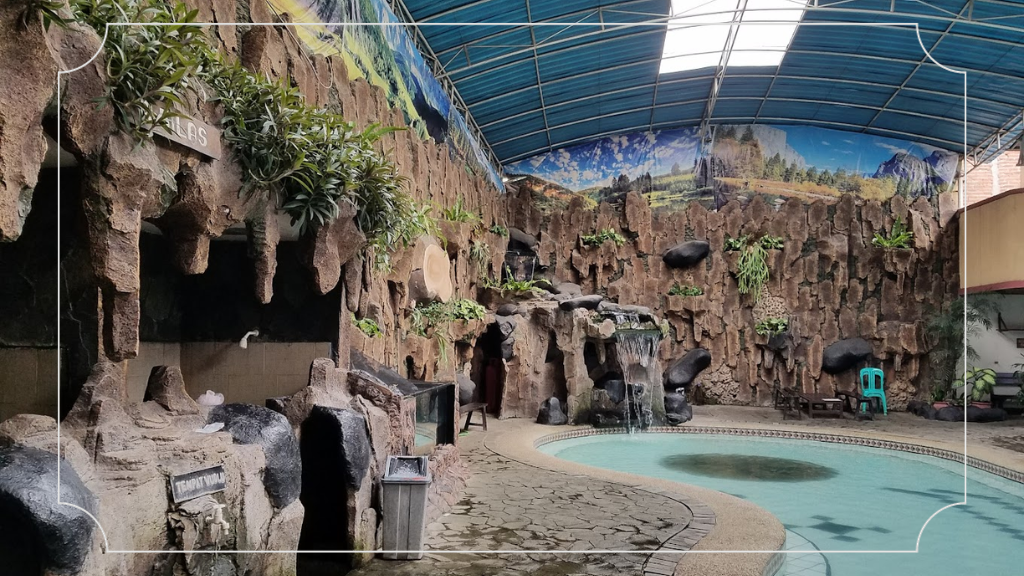 Kolam Renang Tirta Mulya Bandung - Harga Tiket, Jam Operasional, dan Fasilitas Terbaik 6 Kolam Renang indoor suasana outdoor