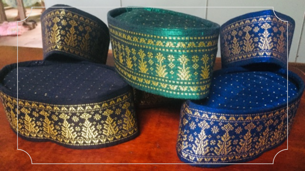 13 Oleh Oleh Khas Pontianak: Keistimewaan Kuliner dan Cendera Mata 12 Kopiah Tenun Sambas