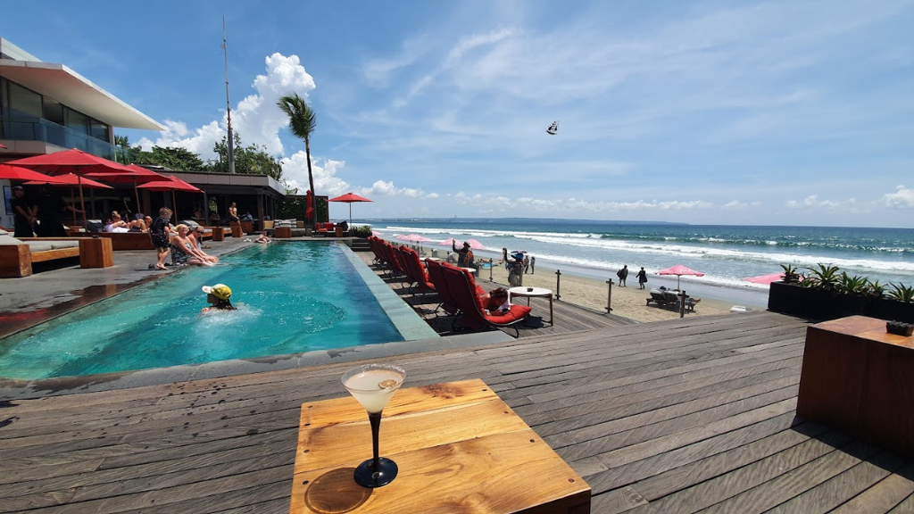 14 Tempat Nongkrong Malam di Bali Paling Populer dan Seru 11 Ku De Ta