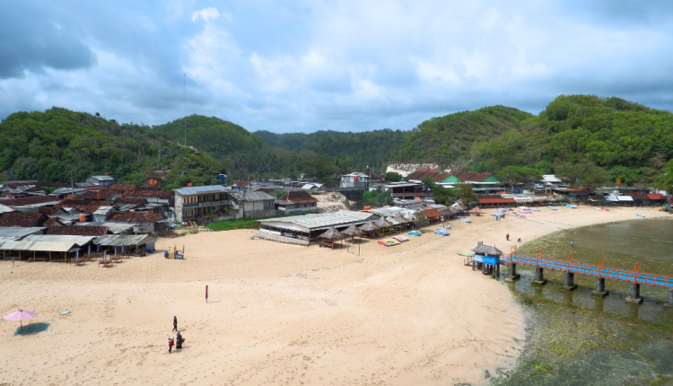 Kunjungi Pantai Drini Yogyakarta yang Asri dan Indah