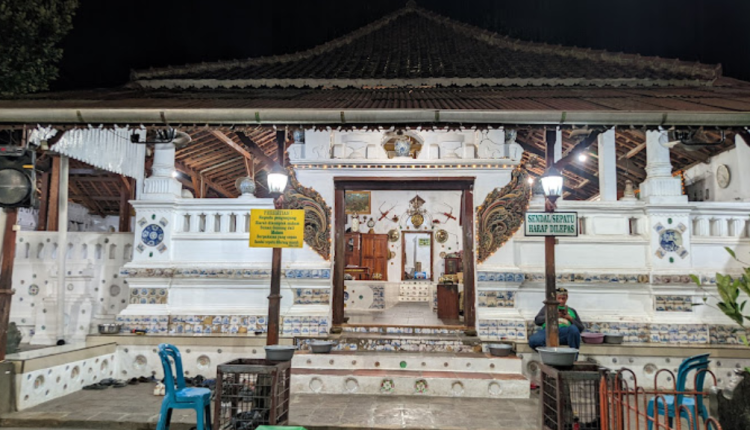 Kunjungi dan Kenali Sejarah di Makam Sunan Gunung Jati