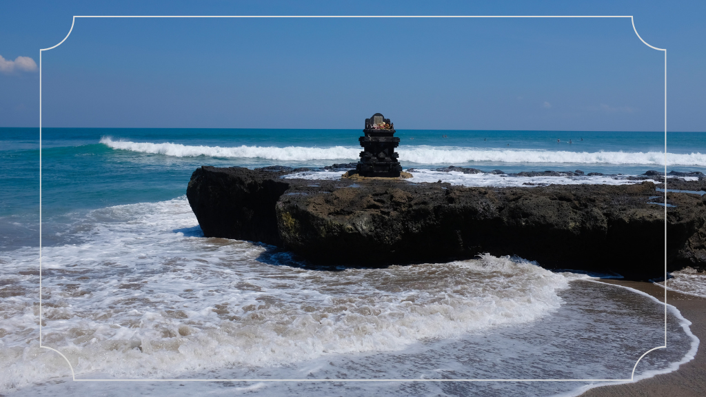 Lokasi Pantai Bersih dan Tidak Terlalu Ramai