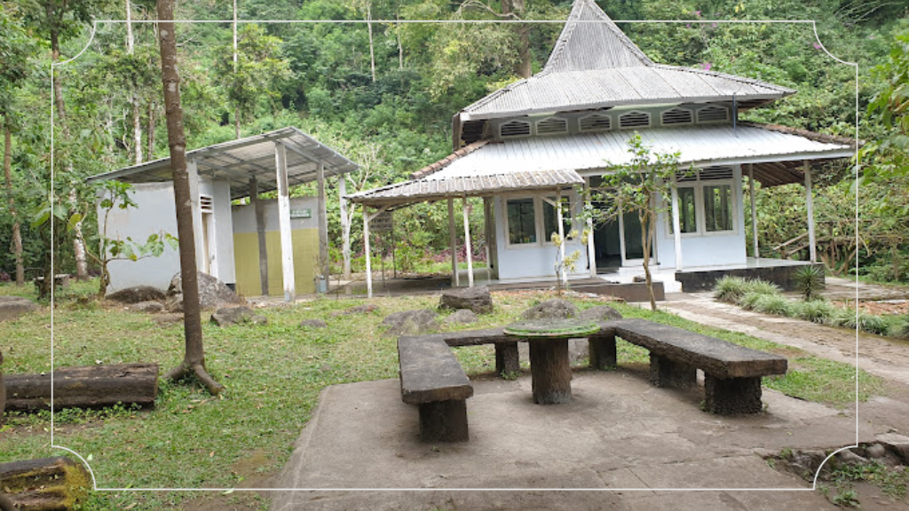 Lokasi Strategis Taman Labirin Coban Rondo