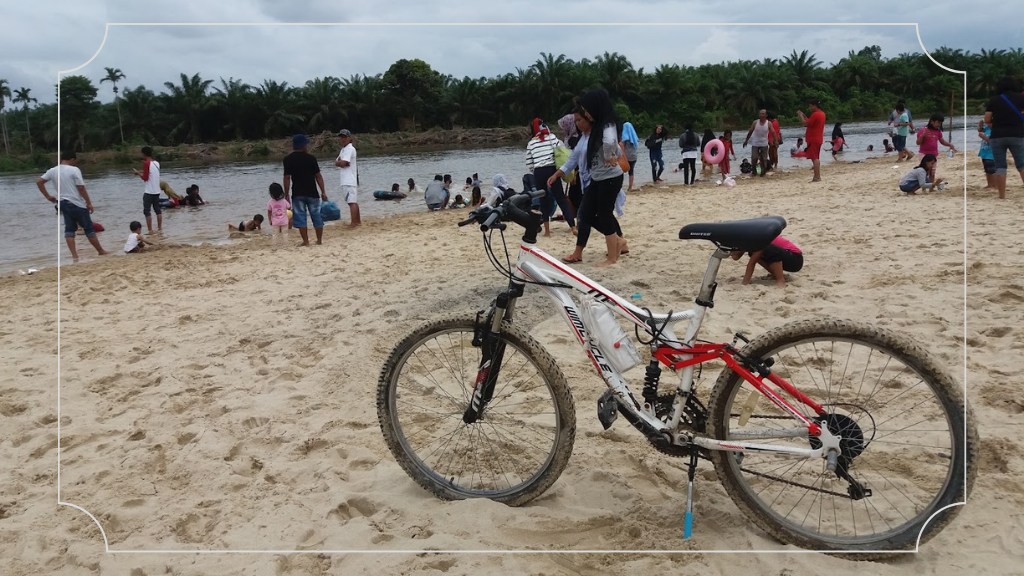 Pesona Pantai Cinta Teluk Jering Tambang: Destinasi Impian Para Keluarga 10 Lokasi dan Rute ke Pantai Cinta Teluk Jering Tambang