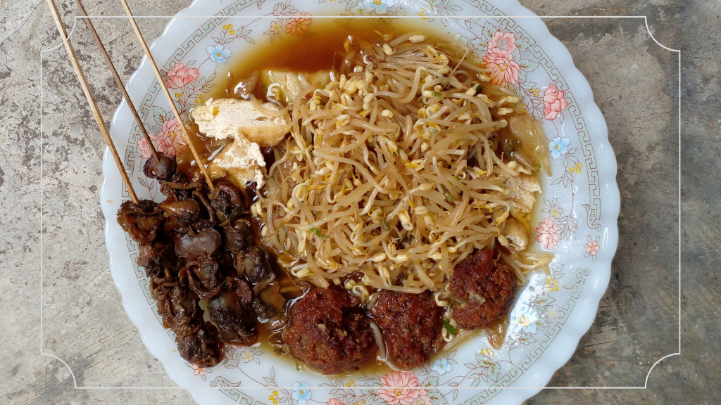 Pantai Tambak Rejo Blitar - Harga Tiket Masuk, Fasilitas & Daya Tarik 10 Makanan Khas Blitar