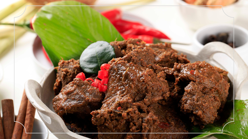 Istano Rajo Basa Pagaruyung - Sejarah, Harga Tiket Masuk & Daya Tarik 11 Makanan Khas Padang